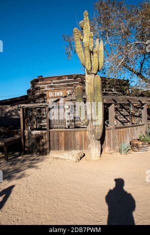 Pioneertown ist eine nicht eingegliederte Stadt in San Bernardino County, CA, USA, die eine alte West-Stil Main Street verfügt. Stockfoto