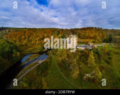 Neidpath Castle bei Peebles über dem Fluss Tweed Stockfoto