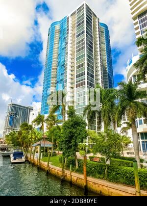 Stadtbild von Ft. Lauderdale, Florida, mit Strand und Eigentumswohnungen Stockfoto