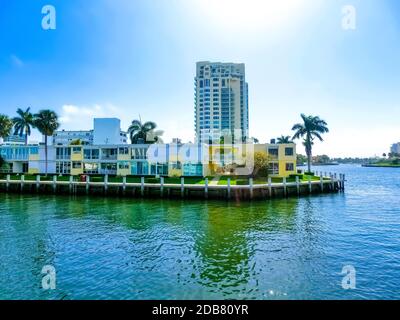 Stadtbild von Ft. Lauderdale, Florida, mit Strand und Eigentumswohnungen Stockfoto