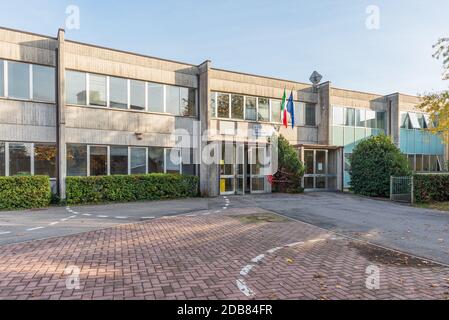 Außenansicht der Schule, italienisches Schulgebäude Stockfoto