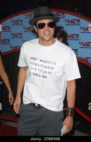 Johnny Knoxville bei der Ankunft bei den MTV Video Music Awards 2001 im Metropolitan Opera House im Lincoln Center am 6. September 2001 in New York. Stockfoto