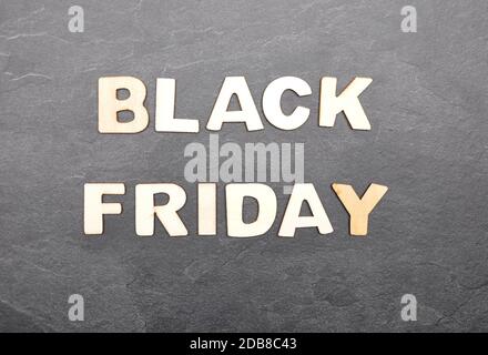 Begriff aus Holzbuchstaben auf Schieferplatten Stockfoto