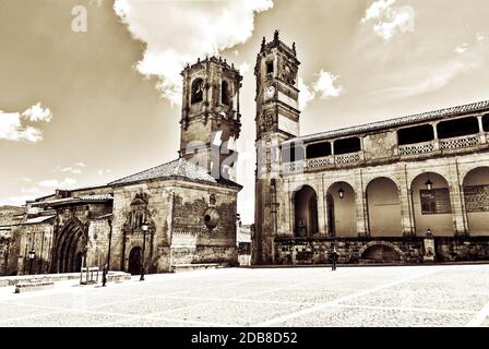 Plaza Mayor, Torres de la Trinidad y del Tardón. Alcaraz. Albacete. Castilla la Mancha. España Stockfoto