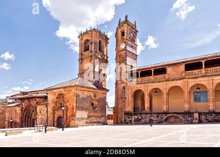 Plaza Mayor, Torres de la Trinidad y del Tardón. Alcaraz. Albacete. Castilla la Mancha. España Stockfoto