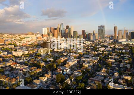 Regenbogen über Downtown Los Angeles Skyline Stockfoto