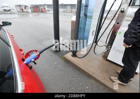 FordonsGas Sverige ab CNG-Tankstelle in Falkoping, Västra Götaland, Schweden. 14. Dezember 2013 © Wojciech Strozyk / Alamy Stockfoto Stockfoto