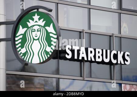 Starbucks Kaffeehaus in Danzig, Polen. 31. Oktober 2020 © Wojciech Strozyk / Alamy Stockfoto Stockfoto