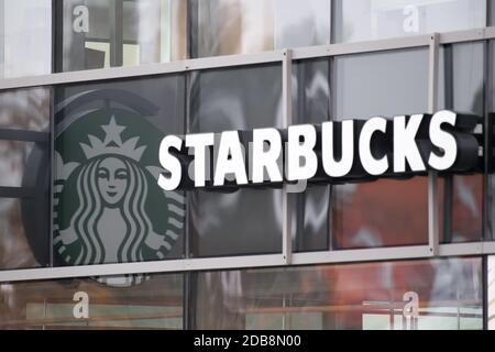 Starbucks Kaffeehaus in Danzig, Polen. 31. Oktober 2020 © Wojciech Strozyk / Alamy Stockfoto Stockfoto