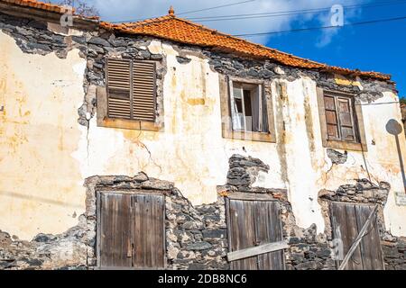 Verlorener Ort, Ruine, verlassene Gebäude in Canico, Madeira Stockfoto