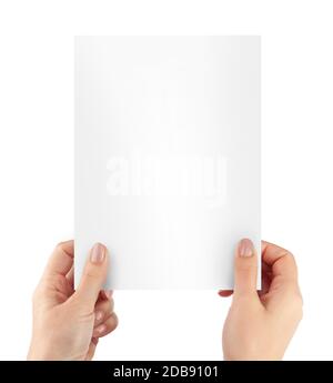 Frau Hände mit leerem Blatt A4-Format oder Letter-Papier isoliert auf weißem Hintergrund. Mit Begrenzungspfad-Elementen Stockfoto
