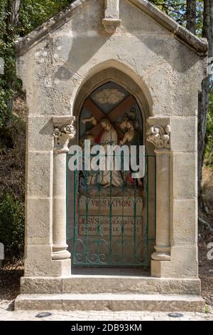 Rocamadour, Frankreich - 3. September 2018: Statinon 8 Jesus begegnet den Frauen von Jerusalem. Stationen der Kreuzigung am Heiligtum von Rocamadour. Stockfoto