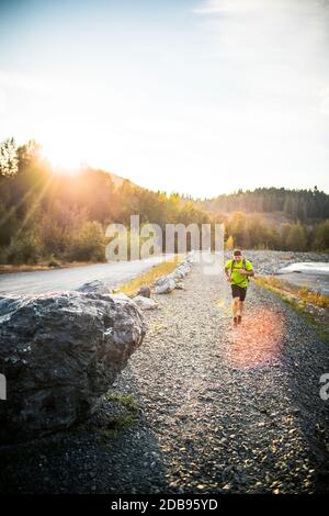 Trailrunning in der Nähe des Chilliwack River, British Columbia, Kanada. Stockfoto