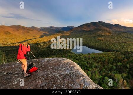 Honora Bauman auf Mount Jo fotografiert Heart Lake, Adirondacks, New York Stockfoto