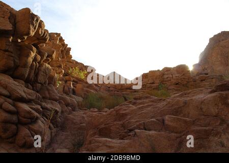 Riesige Granitfelsen im Canyon Landschaft. Stockfoto