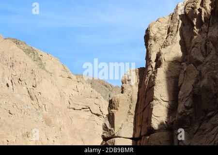 Riesige Granitfelsen im Canyon Landschaft. Stockfoto