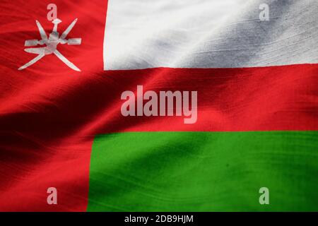 Nahaufnahme der Flagge von Ruffled Oman, Oman Flagge weht im Wind Stockfoto