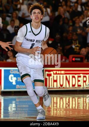 Ontario, Kalifornien. März 2017. LaMelo Ball #1 in Aktion während der Vorbereitung Basketball Spiel.die CIF State Southern Regional Playoff Spiel Jungen Vorbereitung Basketball Spiel Lake Balboa Birmingham vs Chino Hills in Colony High School in Ontario California.Mandatory Bildnachweis: Louis Lopez/Modern Exposure/ Cal Sport Media/Alamy Live News Stockfoto