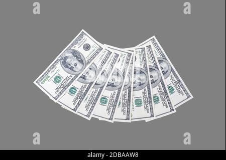 100 US-Dollar-Scheine mit einem Porträt von US-Präsident Benjamin Franklin auf einem isolierten grauen Hintergrund Stockfoto