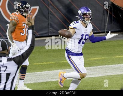 Chicago, Usa. November 2020. Minnesota Vikings Wide Receiver Adam Thielen (19) feiert seinen Touchdown im ersten Quartal gegen die Chicago Bears im Soldier Field in Chicago am Montag, 16. November 2020. Foto von Mark Black/UPI Kredit: UPI/Alamy Live News Stockfoto