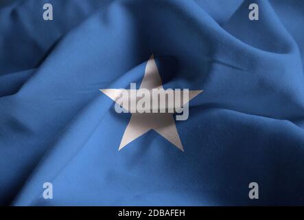Nahaufnahme der Flagge von Ruffled Somalia, die Flagge von Somalia weht im Wind Stockfoto