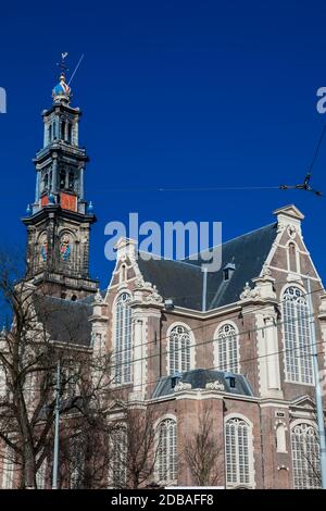 AMSTERDAM, NIEDERLANDE - MÄRZ 2018: die Niederländischen evangelischen westlichen Kirche am alten Central District in Amsterdam Stockfoto