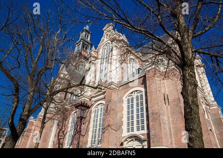 AMSTERDAM, NIEDERLANDE - MÄRZ 2018: die Niederländischen evangelischen westlichen Kirche am alten Central District in Amsterdam Stockfoto