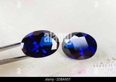 Cubic Zirkonia Edelsteine, ovale Form, verschiedene Farbe Edelsteine Stockfoto