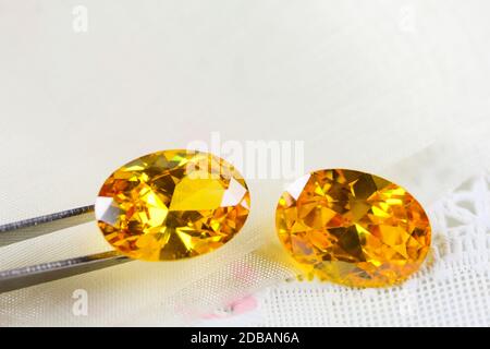 Cubic Zirkonia Edelsteine, ovale Form, verschiedene Farbe Edelsteine Stockfoto