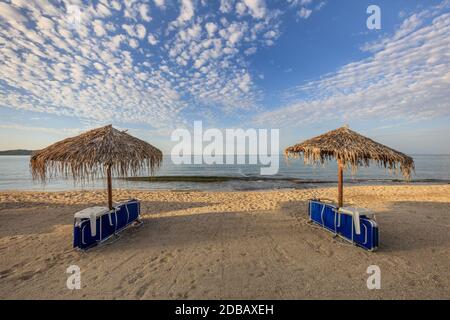 Sonnenaufgang in Metalia Beach. Insel Thassos, Griechenland Stockfoto