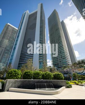 MIAMI, FL, USA - 15. NOVEMBER 2020: Paraiso Türme Miami Florida Moderne Architektur Wohnviertel Stockfoto