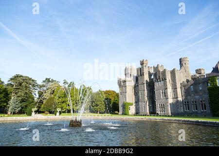 Ashford Castle. Eine mittelalterliche Burg, erbaut 1228. Mayo, Irland. Europa. Stockfoto