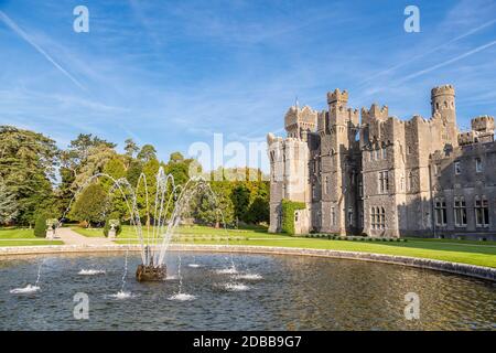 Ashford Castle. Eine mittelalterliche Burg, erbaut 1228. Mayo, Irland. Europa. Stockfoto