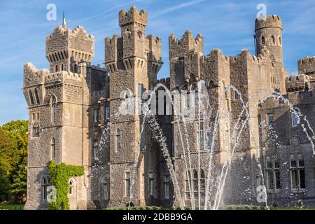 Ashford Castle. Eine mittelalterliche Burg, erbaut 1228. Mayo, Irland. Europa. Stockfoto