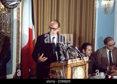 Der französische Präsident Valéry Giscard d'Estaing spricht am 20. Mai 1976 bei einem Frühstückstreffen im National Press Club in Washington, DC. Der Präsident ist zu einem Staatsbesuch in Washington.Quelle: Barry Soorenko/CNP weltweite Nutzung Stockfoto