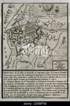 Guerra de los Siete Años. Localidad y Ciudadela de Memel. El 19 de junio de 1757 los rusos, al mando del mariscal de campo Stepan Fyodorovich Apraksin, sitiaron la ciudad. Memel contaba con una de las fortalezas más importantes de Prusia. Tras cinco días de intenso bombardeos de artilleria, las tropas rusas lograron su asalto. Memel fué entonces utilizada por los rusos como base desde donde invodir Prusia Oriental. Plano de Memel. Grabado publicado en 1765 por el cartógrafo Jean de Beaurain (1696-1771) como ilustración de su Gran Mapa de Alemania, con los eventos que tuvieron lugar durante la Stockfoto