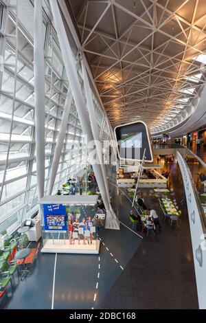 Zürich, Schweiz - 10. Februar 2020: Airside Center des Flughafens Zürich (ZRH) in der Schweiz. Stockfoto
