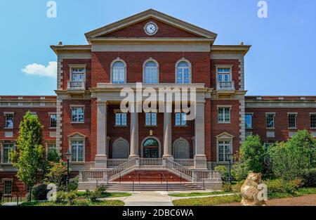 ALPHARETTA, GEORGIA - 13. September 2019: Der Alpharetta Historic District enthält mehrere historische Gebäude aus dem späten 19. Jahrhundert und o Stockfoto