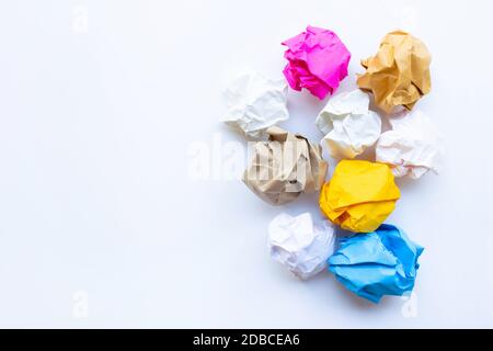 Zerknittert Papier Kugel auf weißem Hintergrund. Stockfoto