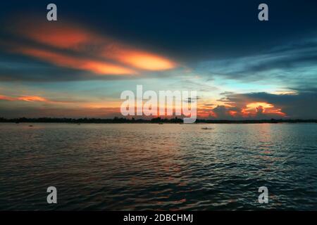 Wunderschöne Sonnenuntergänge von Bangladesch Stockfoto