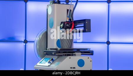 3D-Drucker bei der Arbeit mit Drucker 3D-Modell Stockfoto