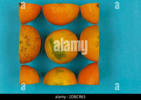 Orangen Obst auf farbigem Papier Hintergrund Stockfoto