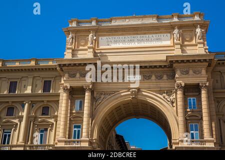 Platz der Republik und dem Triumphbogen in einem frühen Frühling Stockfoto