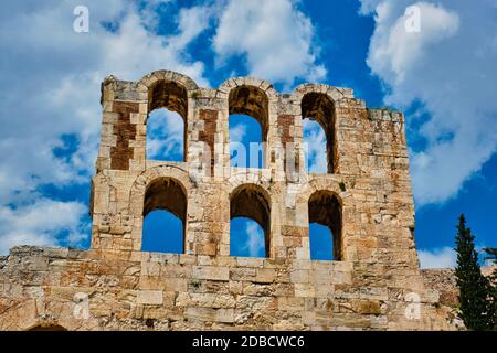 Ruinen von Odeon von Herodes Atticus alten Stein römisches Theater auf dem Südwesthang des Akropolis-Hügels von Athen, Griechenland. Athen, Griechenland Stockfoto