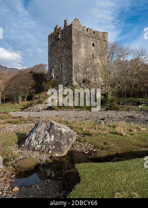 Die Ruinen von Moy Castle in Lochbuie auf der Insel Von Mull, die innerhalb der Inneren Hebriden Schottland enthalten ist VEREINIGTES KÖNIGREICH Stockfoto