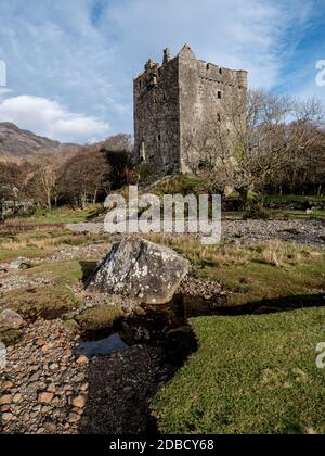 Die Ruinen von Moy Castle in Lochbuie auf der Insel Von Mull, die innerhalb der Inneren Hebriden Schottland enthalten ist VEREINIGTES KÖNIGREICH Stockfoto