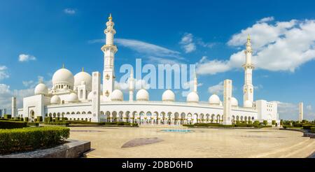 Panoramablick auf Sheikh Zayed Moschee in Abu Dhabi, VAE Stockfoto