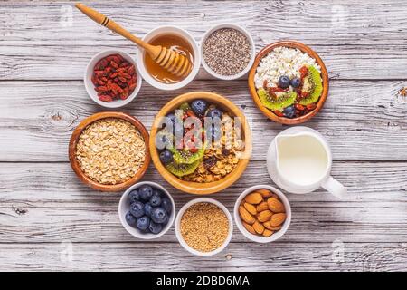 Gesunde Frühstückssinhaltsstoffe, Draufsicht, Kopierplatz. Stockfoto