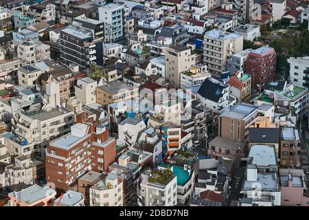 Blick auf ein Viertel von Tokio von oben Stockfoto
