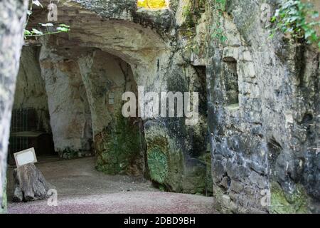 Das Gehöft von troglodytes im Felsen geschmiedet Stockfoto